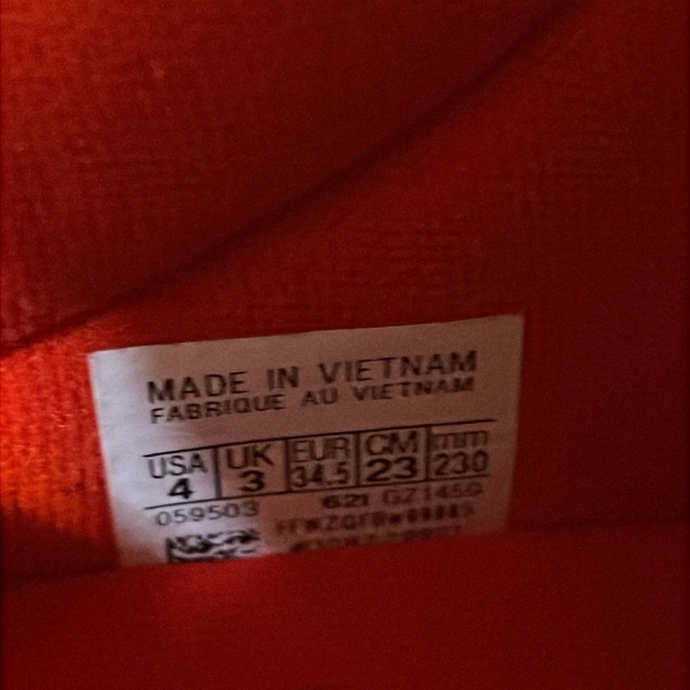 Reebok Red and White Sneakers Classic Low-Top Design - Picture 4 of 5